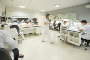 Laboratorio dental especializado en implantología avanzada sin repeticiones