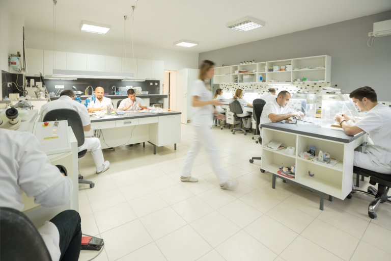 Laboratorio dental especializado en implantología avanzada sin repeticiones